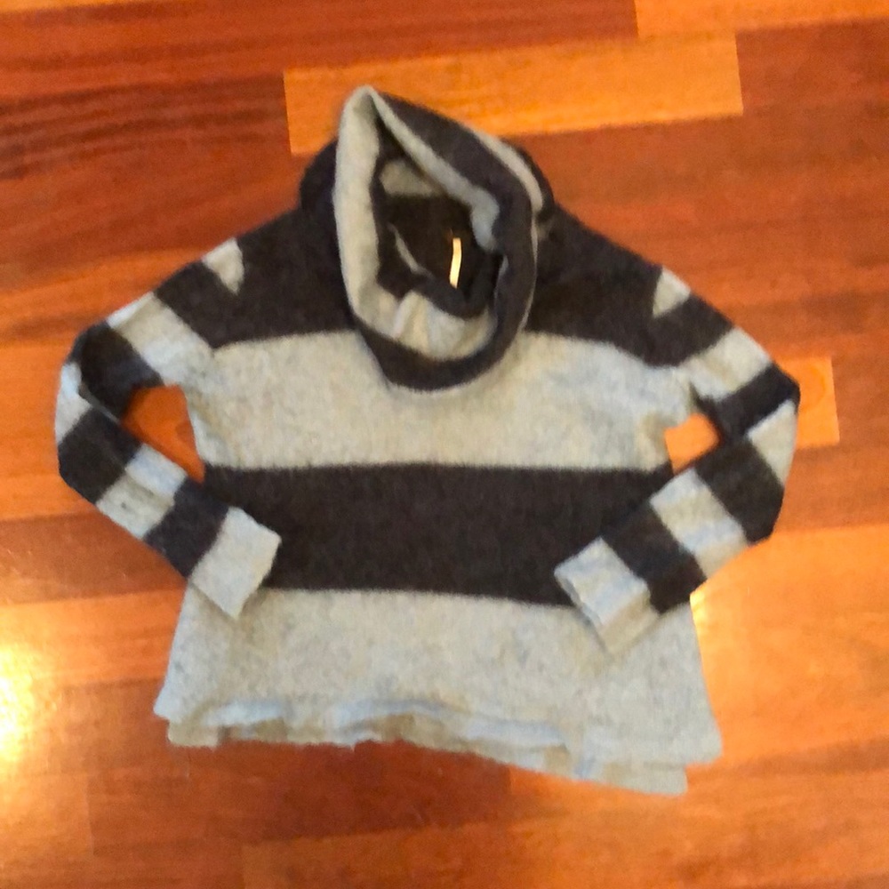 Free People 🍭size XS crop striped sweater.